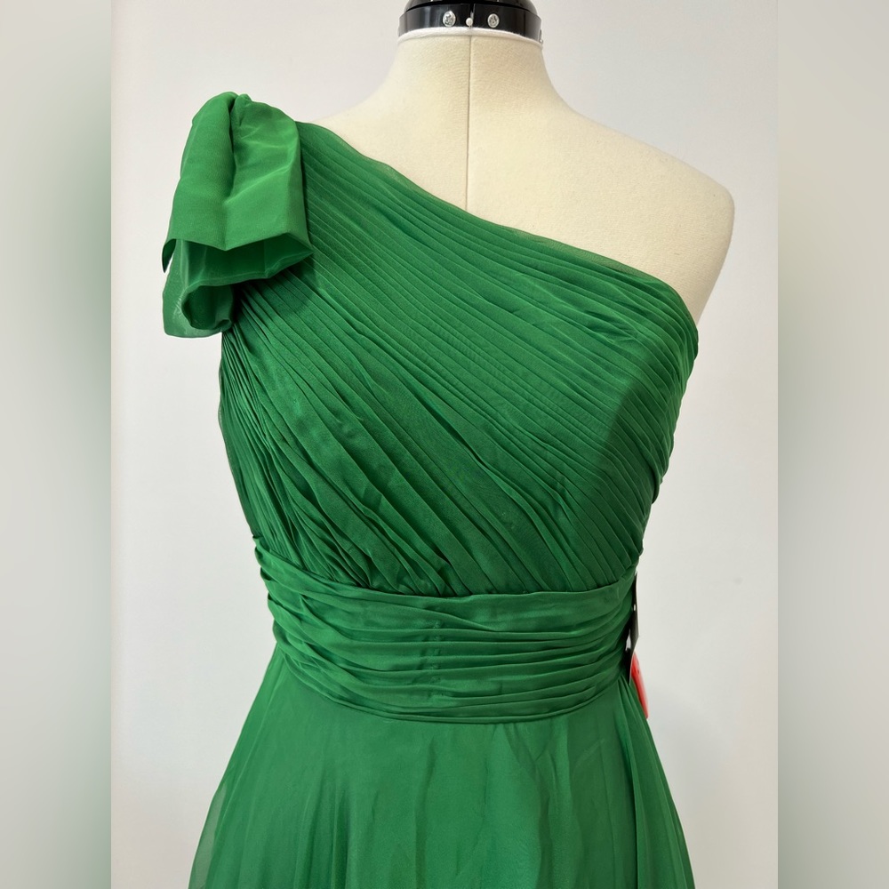 Mac Duggal Chiffon Pleated Asymmetrical Neck Shoulder Bow Gown - Picture 7 of 9